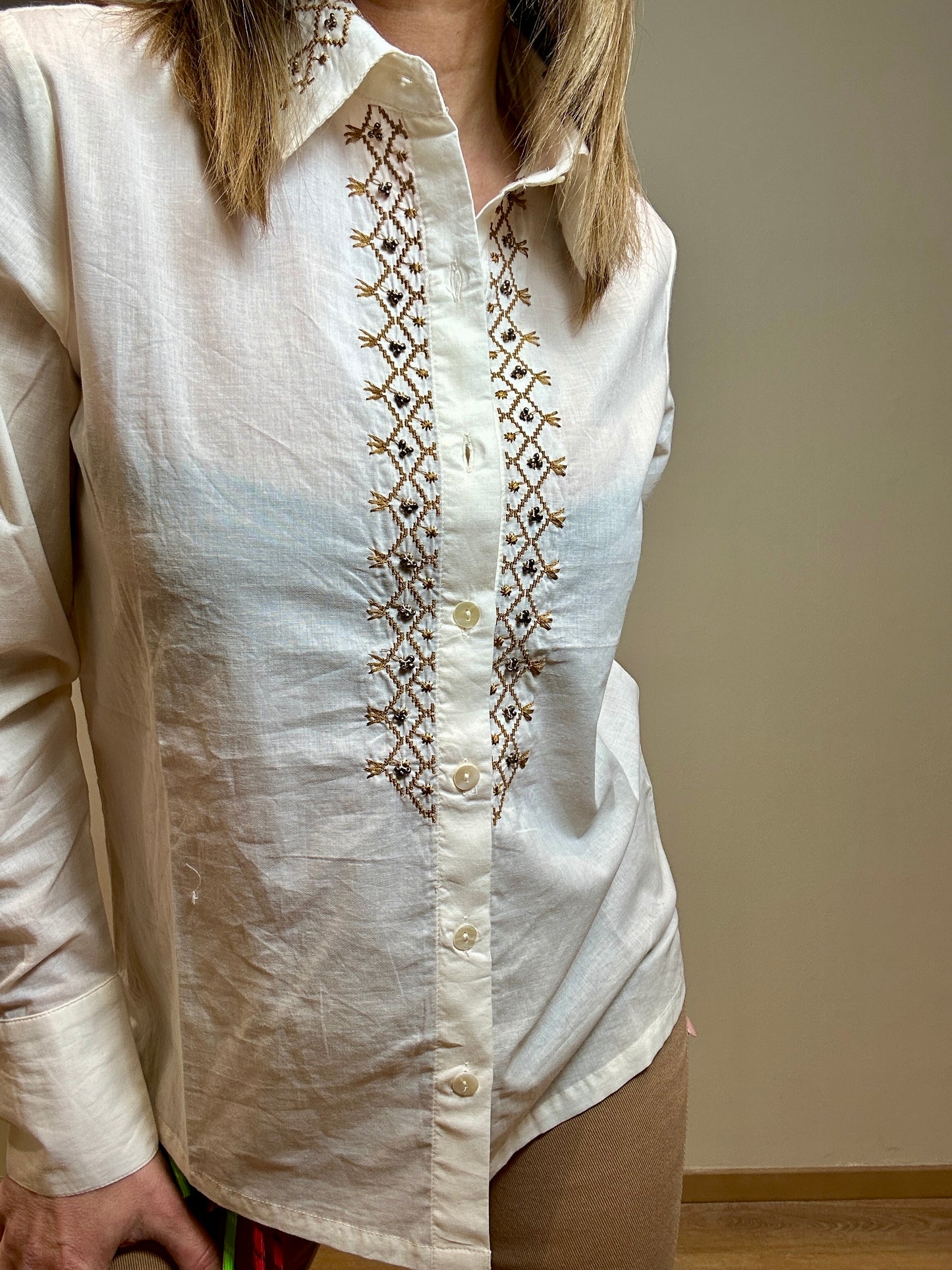 Camicia con ricamo