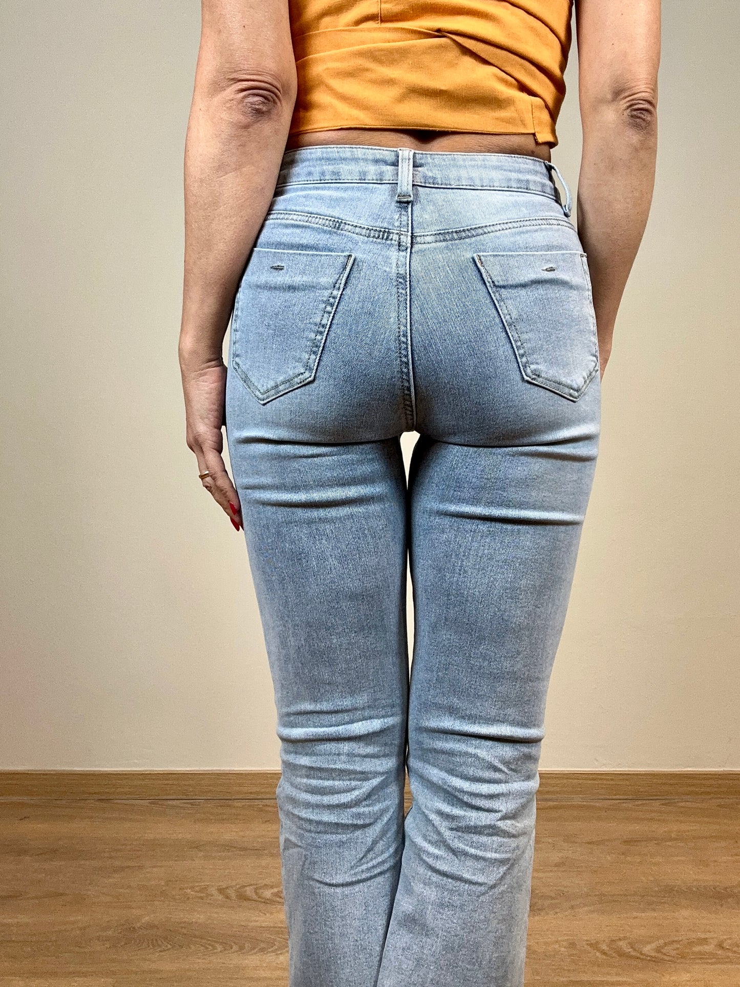 Jeans trombetta sfrangiato
