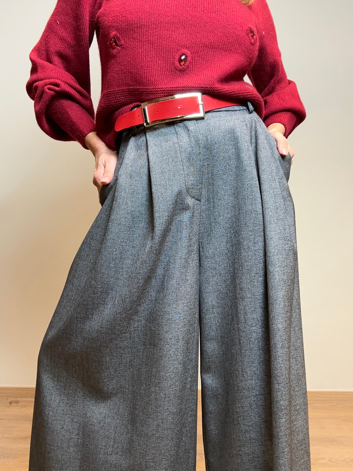 Pantalone ampio con cintura