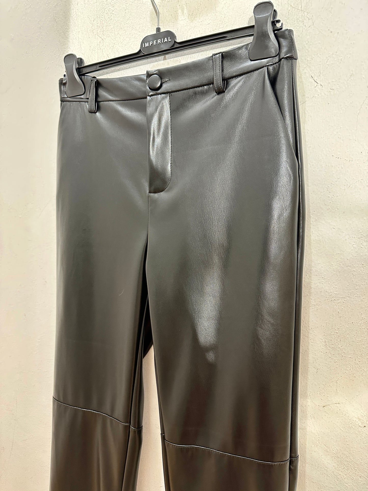 Pantaloni sartoriali in similpelle