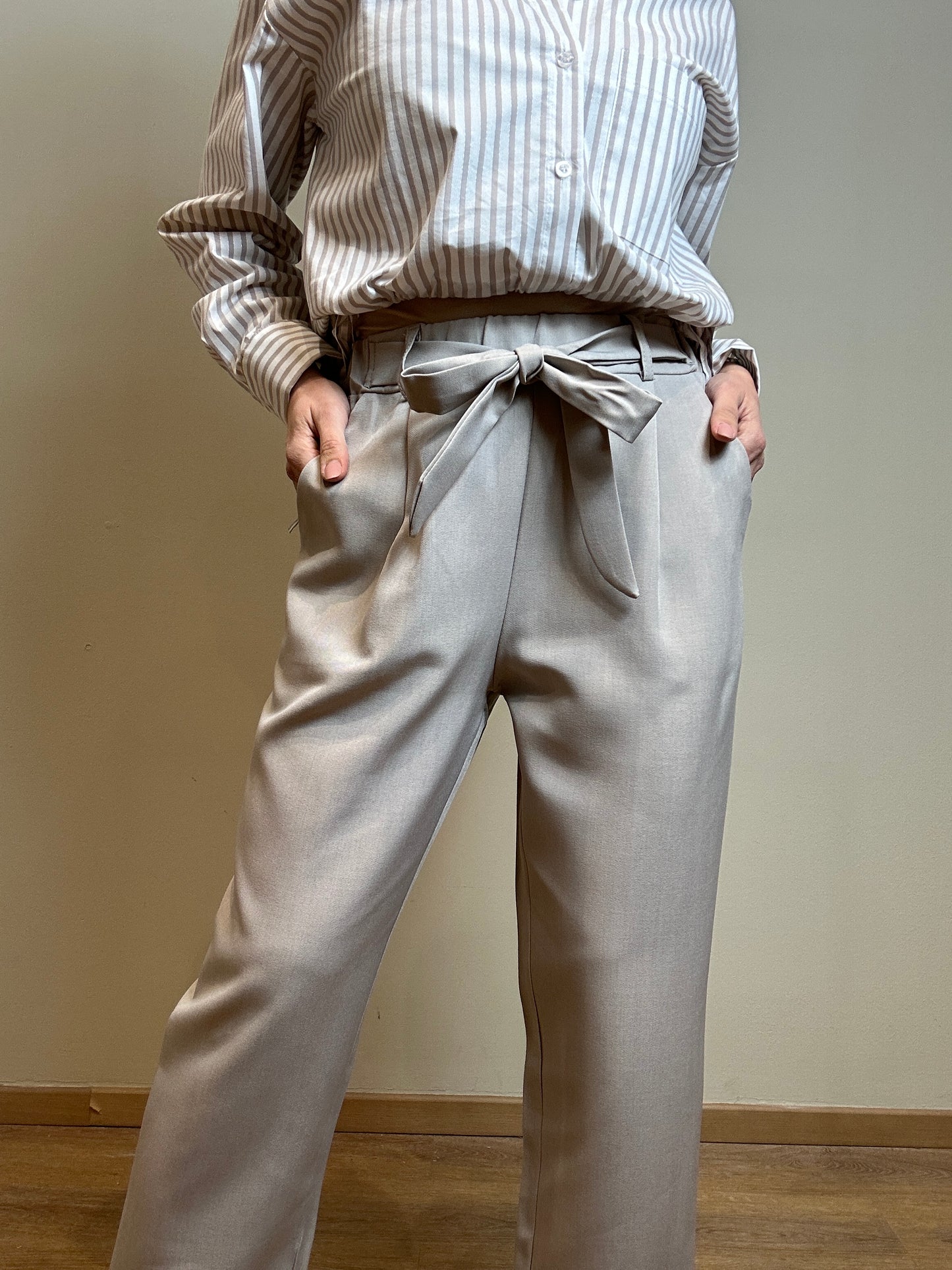 Pantaloni con fiocco