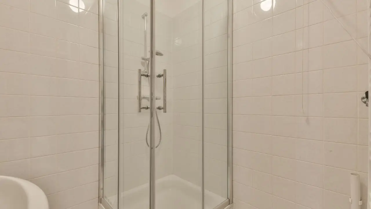 Bagno anti-calcare: la mousse naturale che sostituisce l’acido Bagno anti-calcare: la mousse naturale che sostituisce l’acido