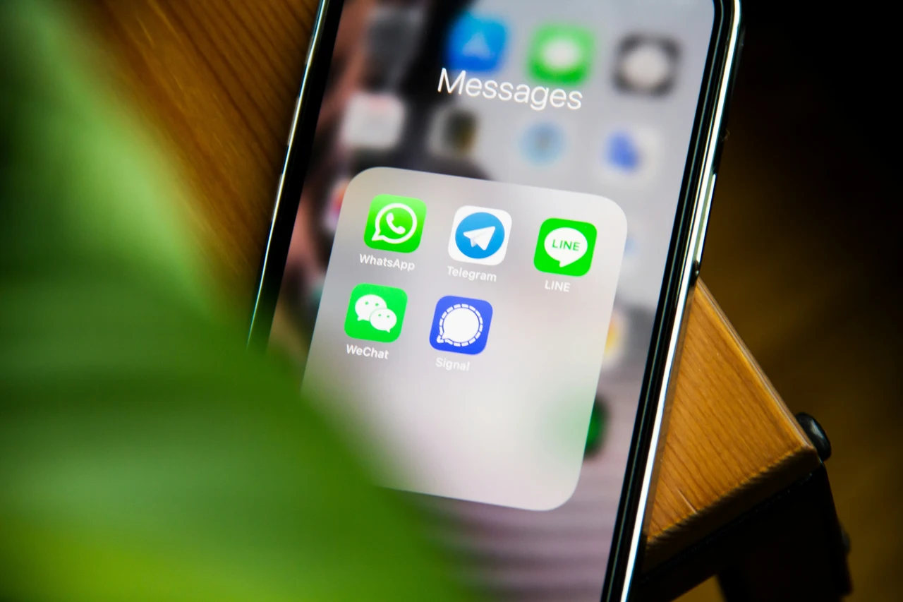 Mantieni la privacy nei messaggi: elimina la sincronizzazione automatica degli allegati Mantieni la privacy nei messaggi: elimina la sincronizzazione automatica degli allegati
