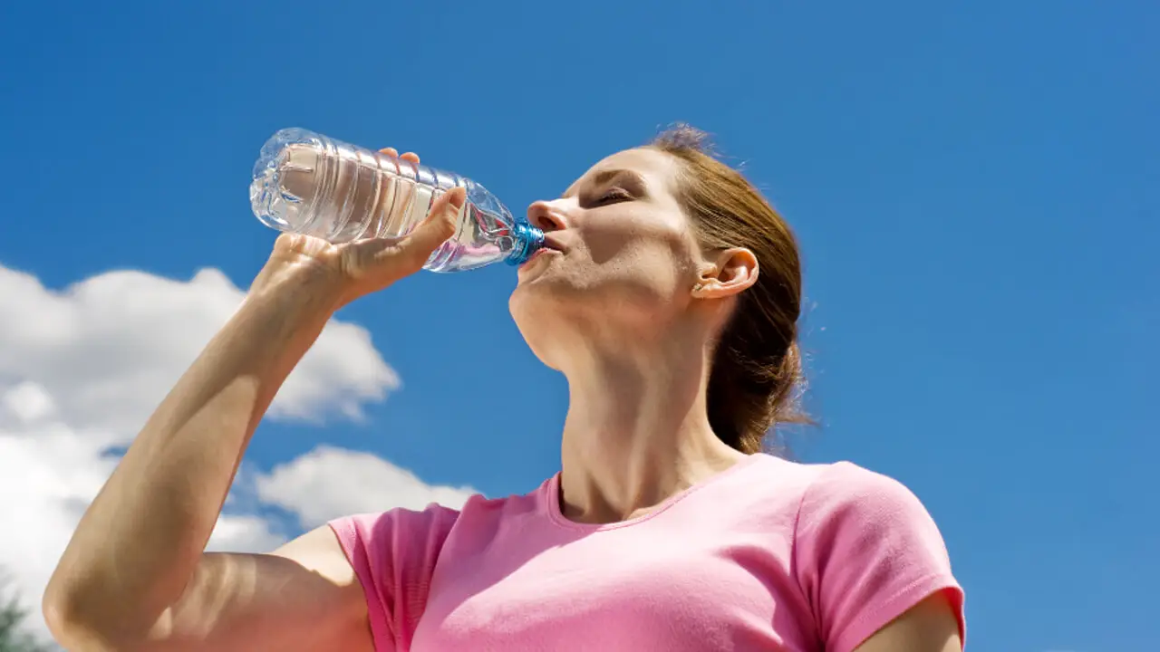 Come proteggere la salute dei reni durante il caldo: 4 gesti chiave suggeriti dai nefrologi Come proteggere la salute dei reni durante il caldo: 4 gesti chiave suggeriti dai nefrologi