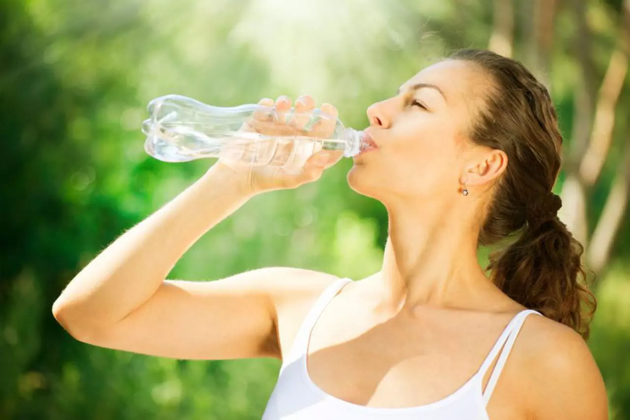 Come proteggere la salute dei reni durante il caldo: 4 gesti chiave suggeriti dai nefrologi Come proteggere la salute dei reni durante il caldo: 4 gesti chiave suggeriti dai nefrologi